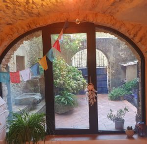 entrée du cabinet de soins _ rue du cadran solaire à Vénéjan